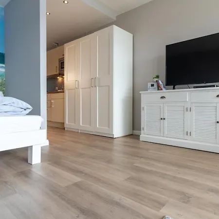 Апартаменты Strandhuus-ehem-strandhotel-wohnung-strandbude-204-typ-iii Хайлигенхафен